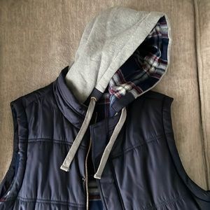 Men’s (Medium) Navy Vest.